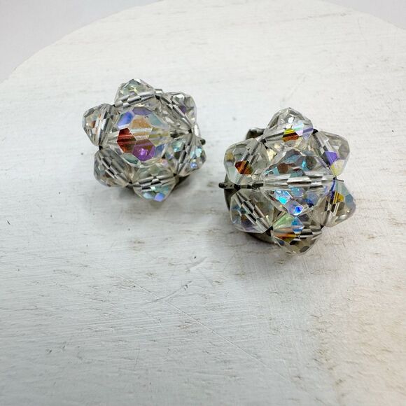 Sparkly Vtg 1950s MCM Aurora Borealis Crystal Cluster Clip On Earrings - Picture 4 of 10